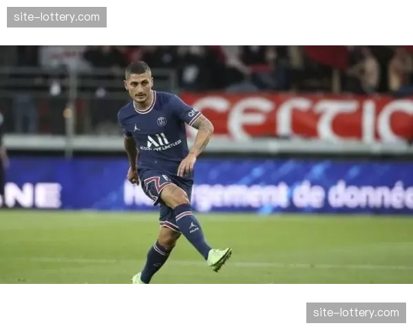 莱比锡后腰位置缺阵影响中场拦截，攻防转换流畅度下降